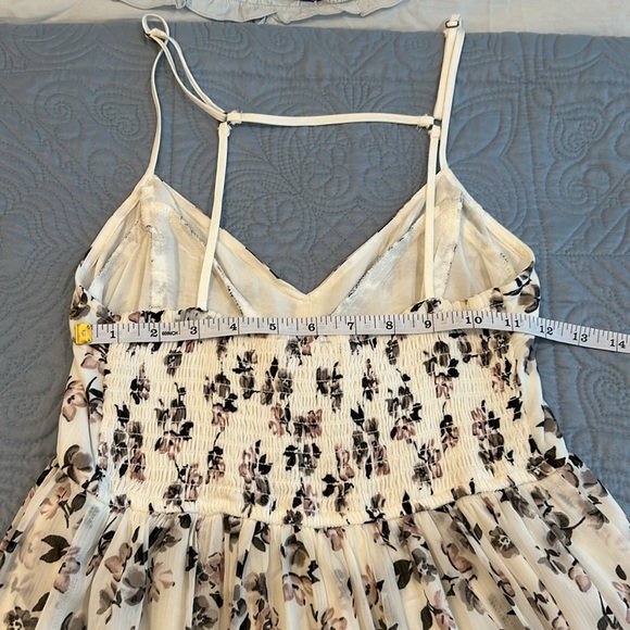 Beautiful HOLLISTER Dress - Picture 10 of 14